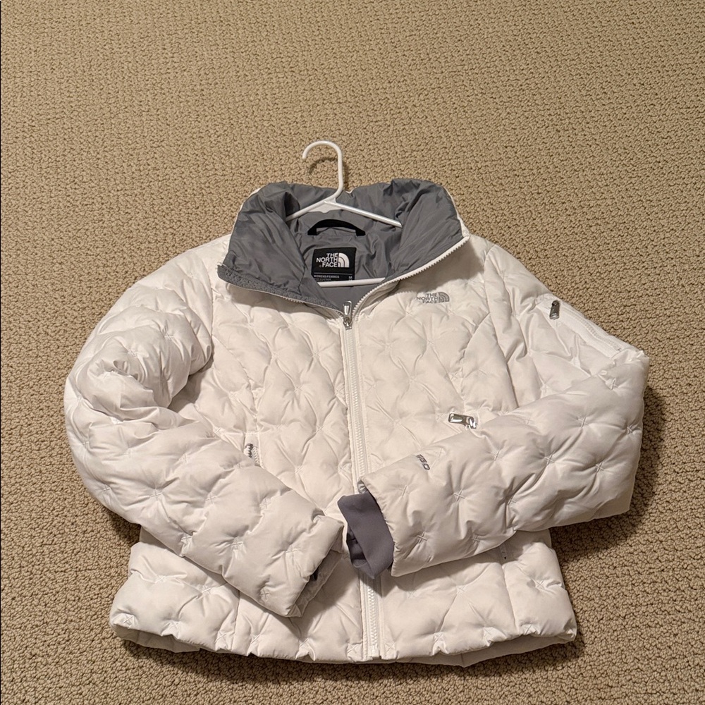 The North Face Women's White and Gray Puffer Jacket